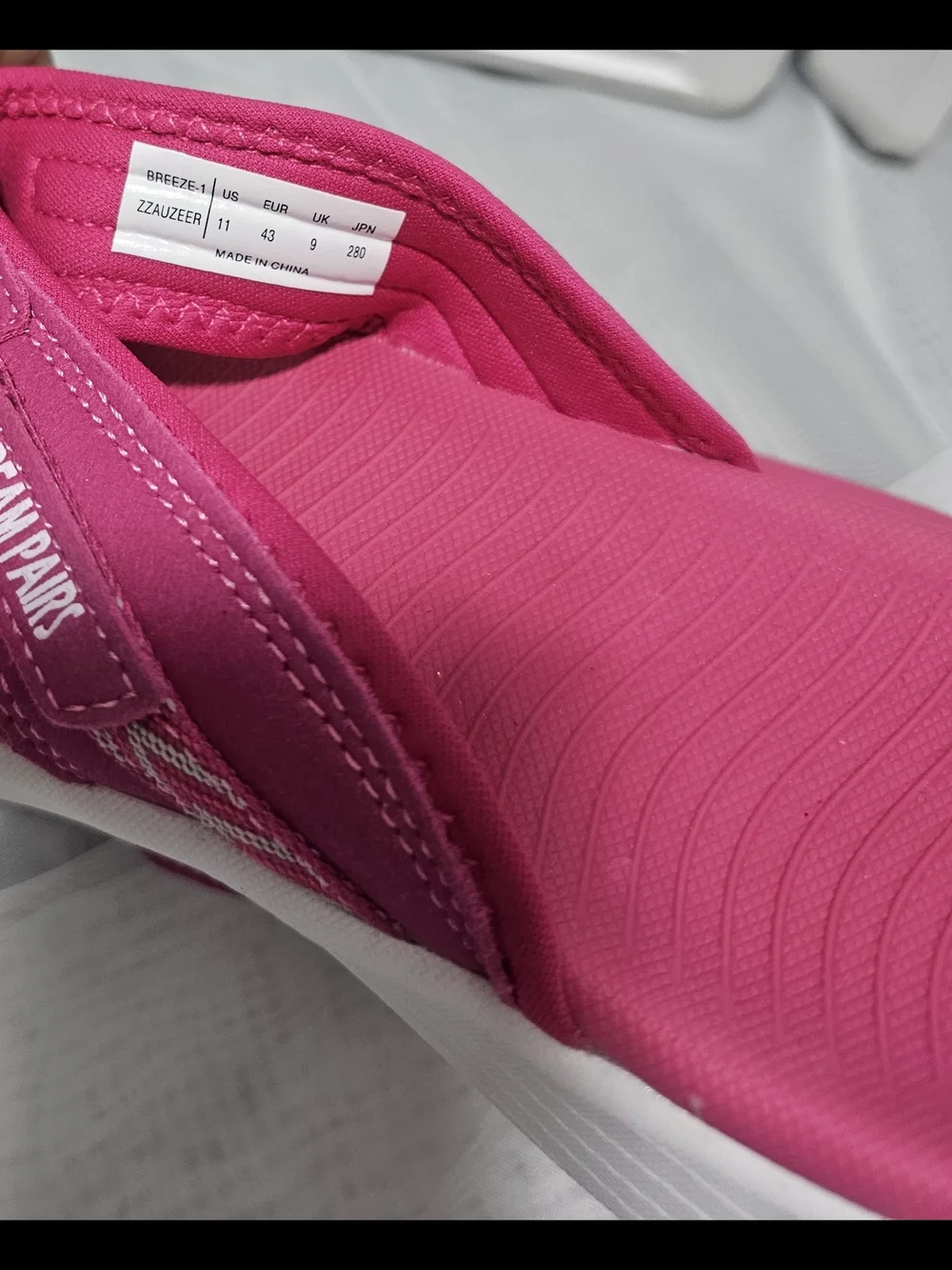 Dream PairsWomen's Pink White Logo Thong Sandals Slip On Synthetic Size 11- UK9